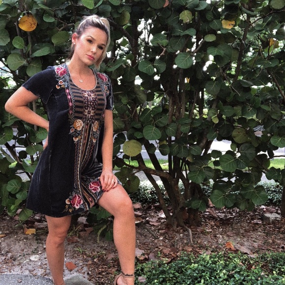 Meet your posher, Kayla. - Picture 3 of 3